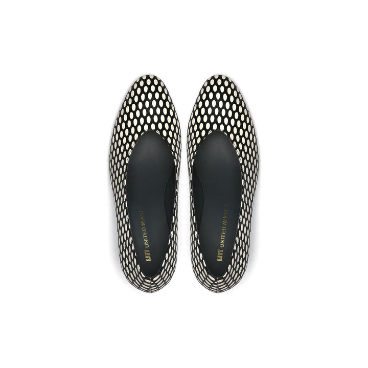 zink pump mid black white mix top view